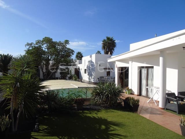 3 slaapkamer Villa te koop in Playa Blanca, Yaiza met garage - € 544.000 (Ref: 9806293)