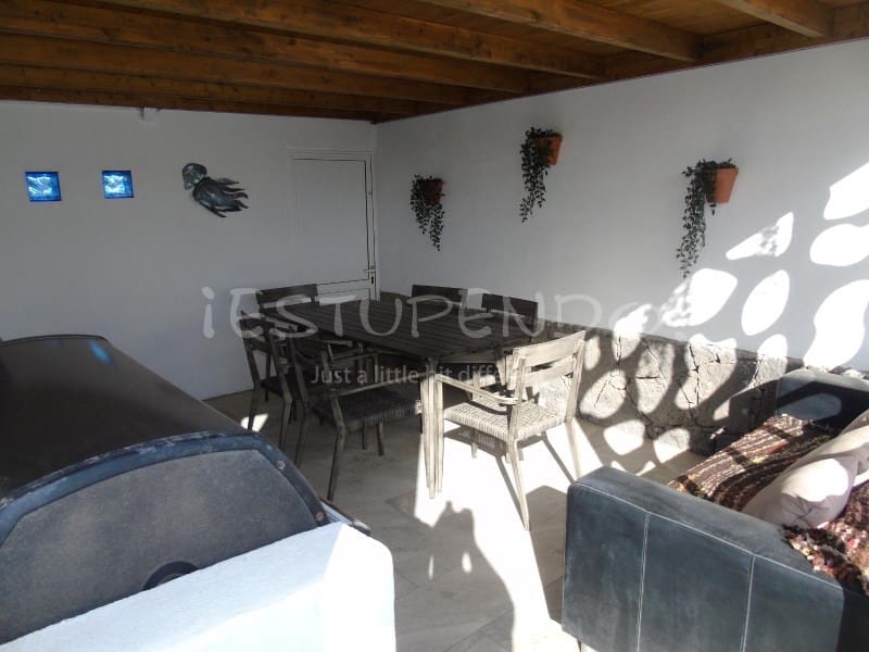 3 slaapkamer Villa te koop in Playa Blanca met garage - € 544.000 (Ref: 9806293)