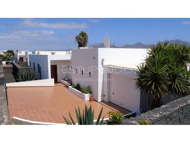 3 slaapkamer Villa te koop in Playa Blanca, Yaiza met garage - € 544.000 (Ref: 9806293)
