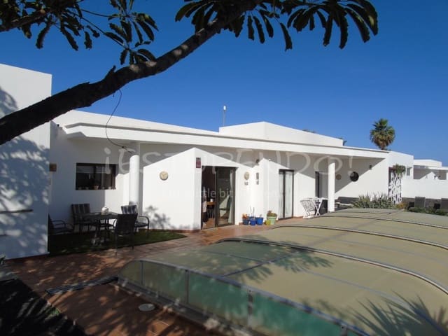 3 slaapkamer Villa te koop in Playa Blanca, Yaiza met garage - € 544.000 (Ref: 9806293)