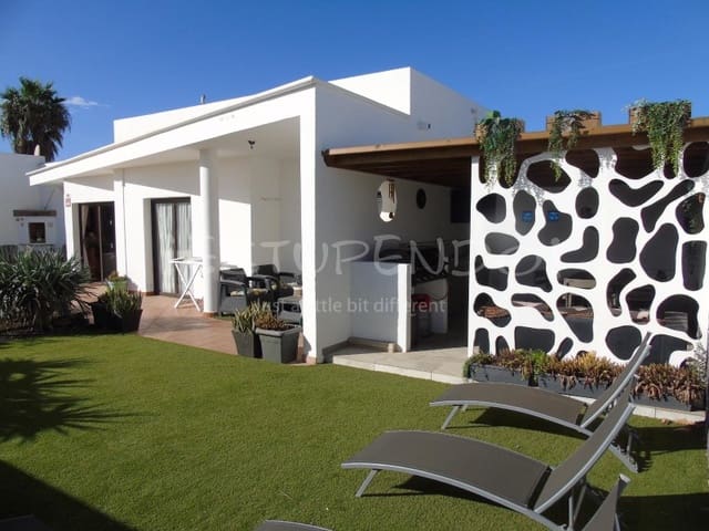 3 slaapkamer Villa te koop in Playa Blanca, Yaiza met garage - € 544.000 (Ref: 9806293)
