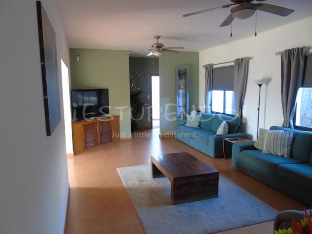 3 slaapkamer Villa te koop in Playa Blanca, Yaiza met garage - € 544.000 (Ref: 9806293)