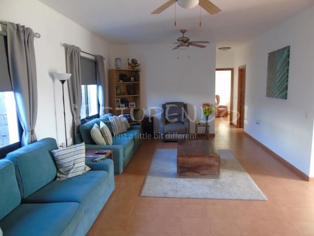 3 slaapkamer Villa te koop in Playa Blanca, Yaiza met garage - € 544.000 (Ref: 9806293)