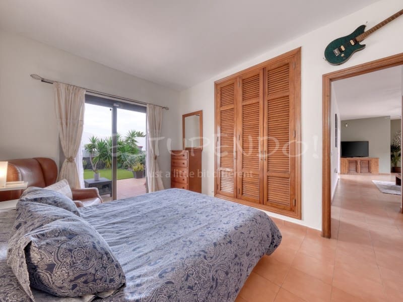 3 bedroom Villa for sale in Playa Blanca with garage - € 544,000 (Ref: 9806293)