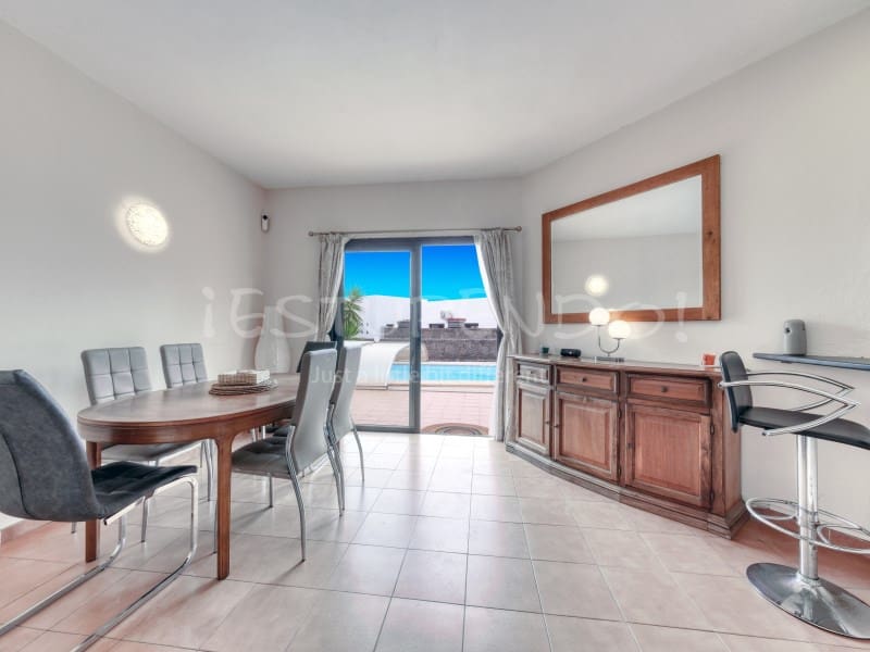 3 bedroom Villa for sale in Playa Blanca with garage - € 544,000 (Ref: 9806293)