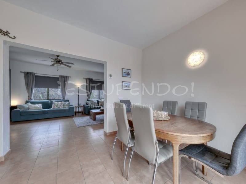 3 bedroom Villa for sale in Playa Blanca with garage - € 544,000 (Ref: 9806293)