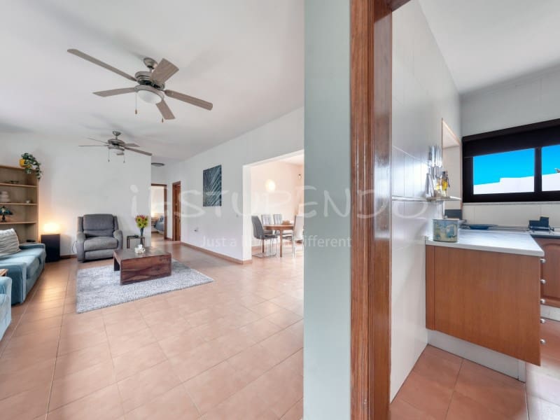 3 bedroom Villa for sale in Playa Blanca with garage - € 544,000 (Ref: 9806293)