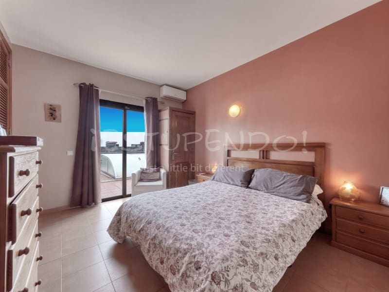 3 bedroom Villa for sale in Playa Blanca with garage - € 544,000 (Ref: 9806293)