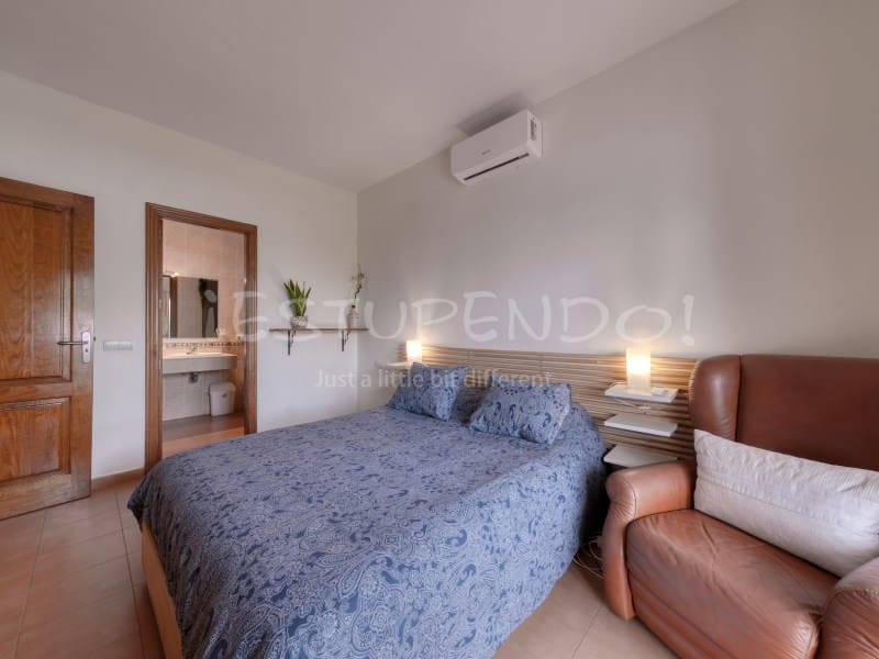 3 bedroom Villa for sale in Playa Blanca with garage - € 544,000 (Ref: 9806293)