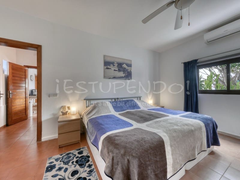 3 bedroom Villa for sale in Playa Blanca with garage - € 544,000 (Ref: 9806293)