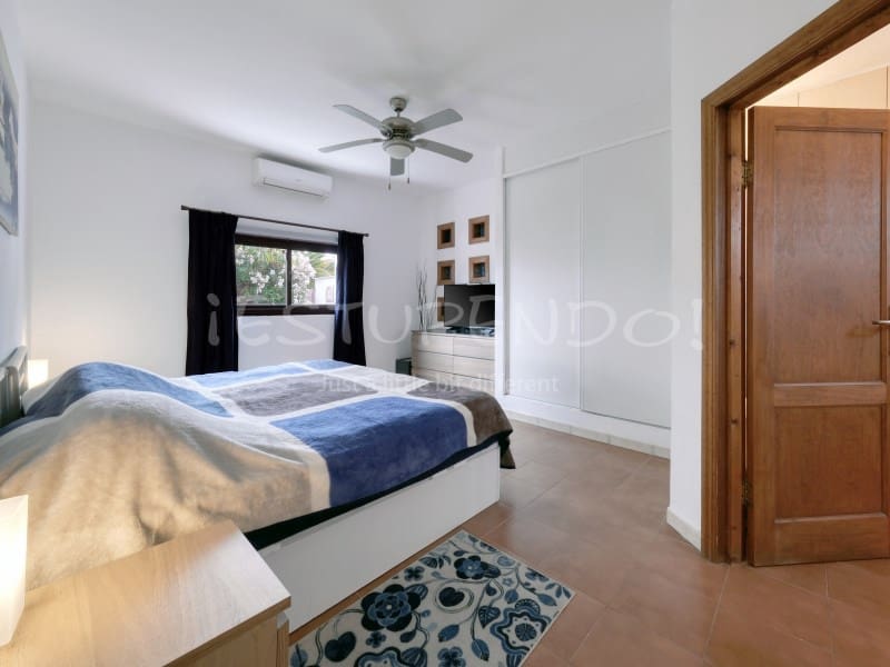3 bedroom Villa for sale in Playa Blanca with garage - € 544,000 (Ref: 9806293)