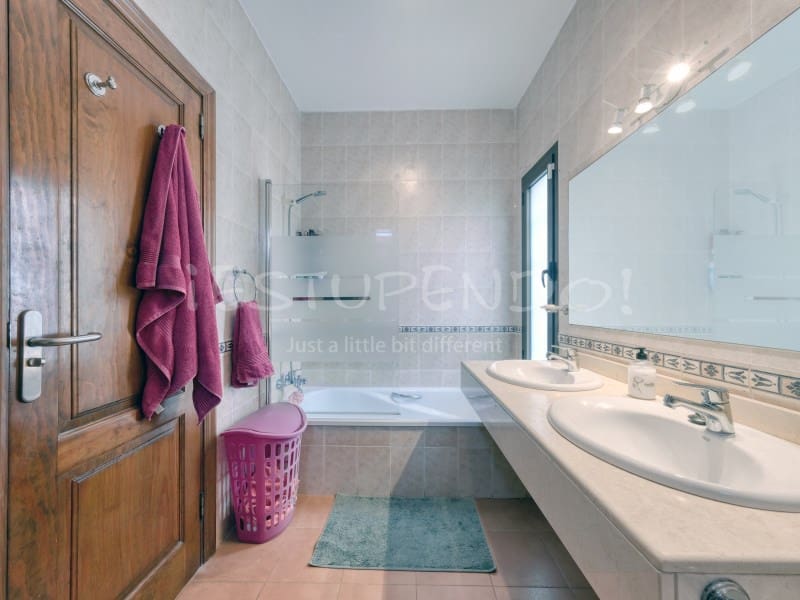 3 bedroom Villa for sale in Playa Blanca with garage - € 544,000 (Ref: 9806293)