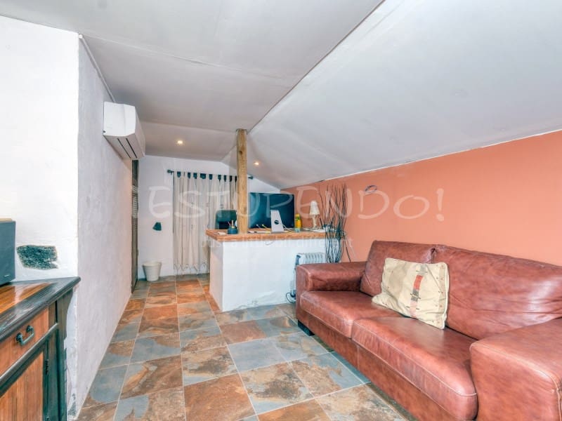3 bedroom Villa for sale in Playa Blanca with garage - € 544,000 (Ref: 9806293)