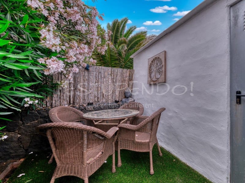 3 bedroom Villa for sale in Playa Blanca with garage - € 544,000 (Ref: 9806293)