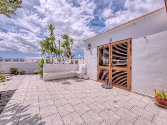 2 soveværelse Villa til salg i Puerto del Carmen, Tías - € 723.000 (Ref: 9833593)
