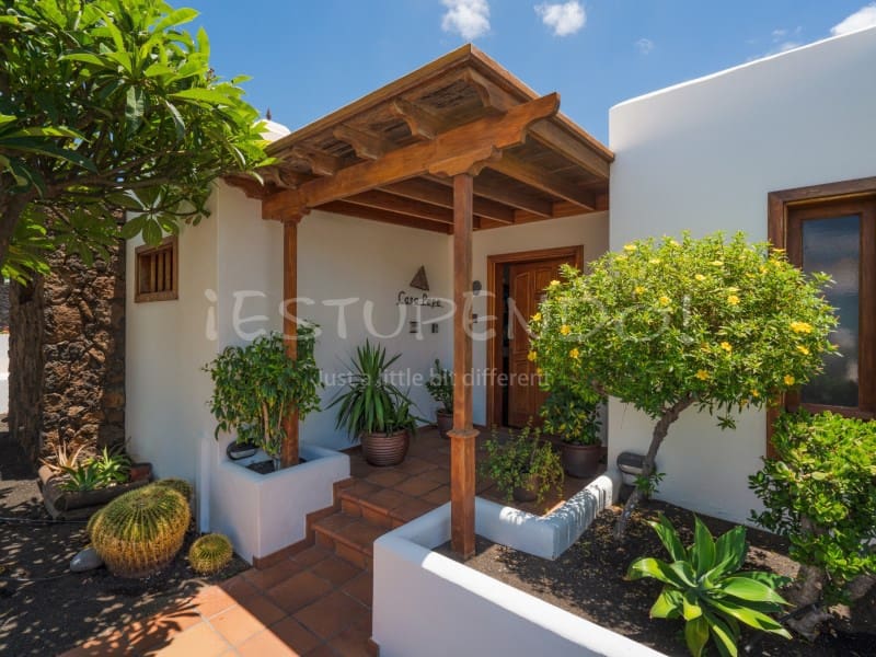 5 soverom Villa til salgs i Arrecife - € 1 190 000 (Ref: 9888735)