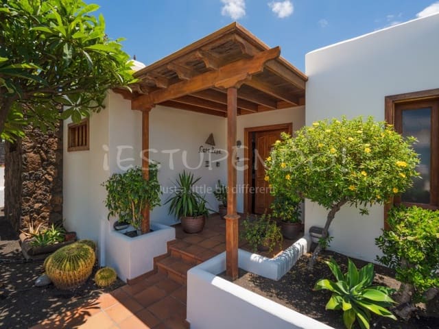 5 soverom Villa til salgs i Arrecife - € 1 190 000 (Ref: 9888735)