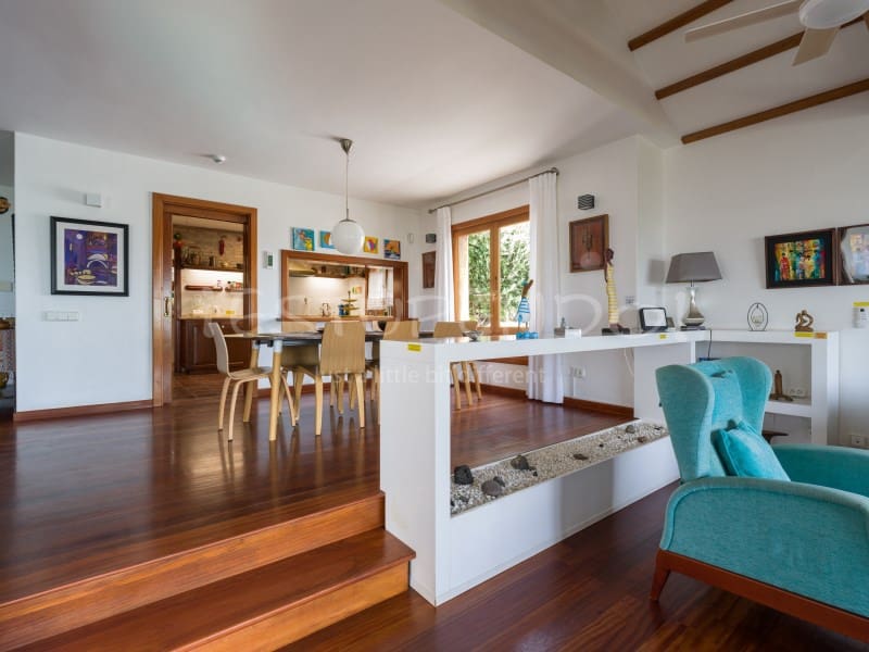 5 bedroom Villa for sale in Arrecife with garage - € 1,045,000 (Ref: 9888735)