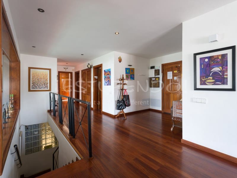 5 bedroom Villa for sale in Arrecife with garage - € 1,045,000 (Ref: 9888735)