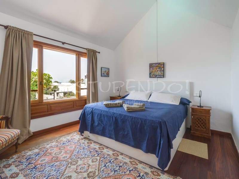 5 bedroom Villa for sale in Arrecife with garage - € 1,045,000 (Ref: 9888735)