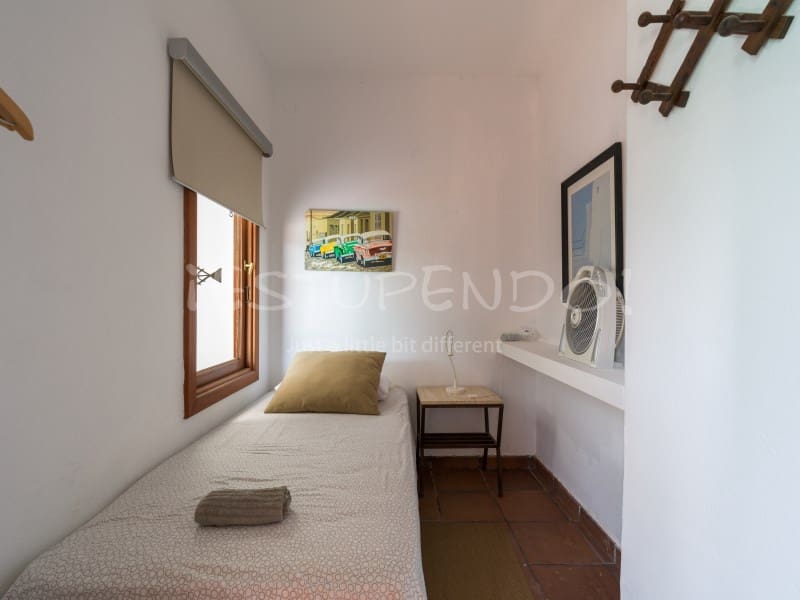 5 bedroom Villa for sale in Arrecife with garage - € 1,045,000 (Ref: 9888735)