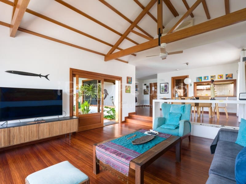 5 bedroom Villa for sale in Arrecife with garage - € 1,045,000 (Ref: 9888735)