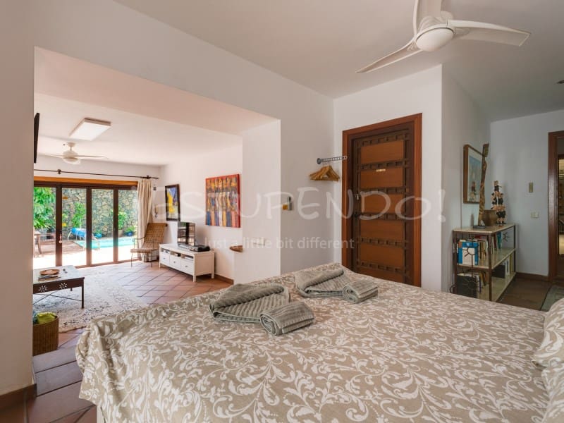 5 bedroom Villa for sale in Arrecife with garage - € 1,045,000 (Ref: 9888735)