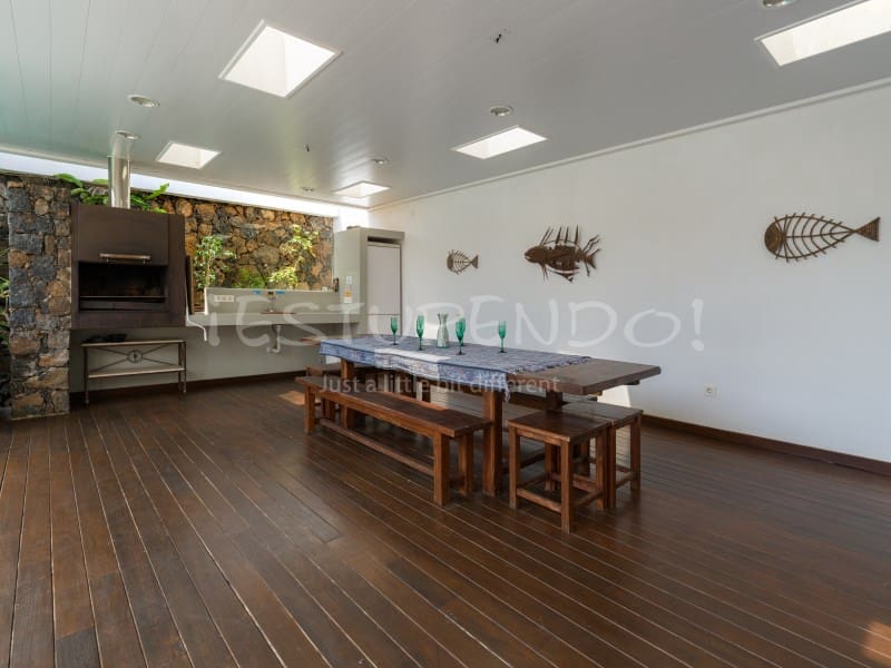 5 bedroom Villa for sale in Arrecife with garage - € 1,045,000 (Ref: 9888735)