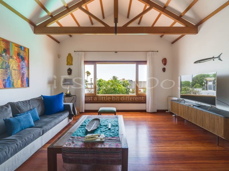 5 bedroom Villa for sale in Arrecife with garage - € 1,045,000 (Ref: 9888735)