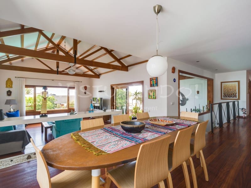 5 bedroom Villa for sale in Arrecife with garage - € 1,045,000 (Ref: 9888735)