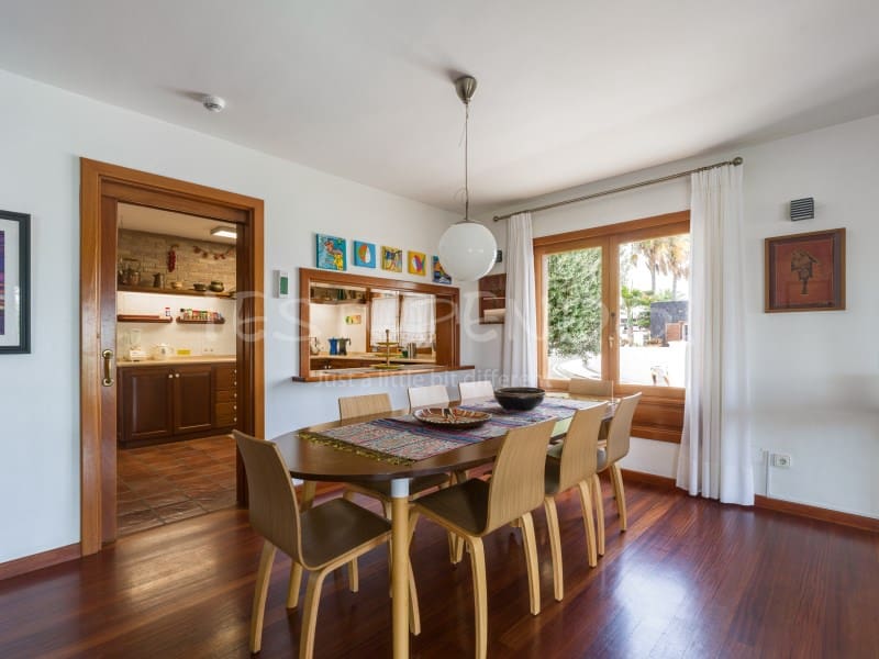 5 bedroom Villa for sale in Arrecife with garage - € 1,045,000 (Ref: 9888735)