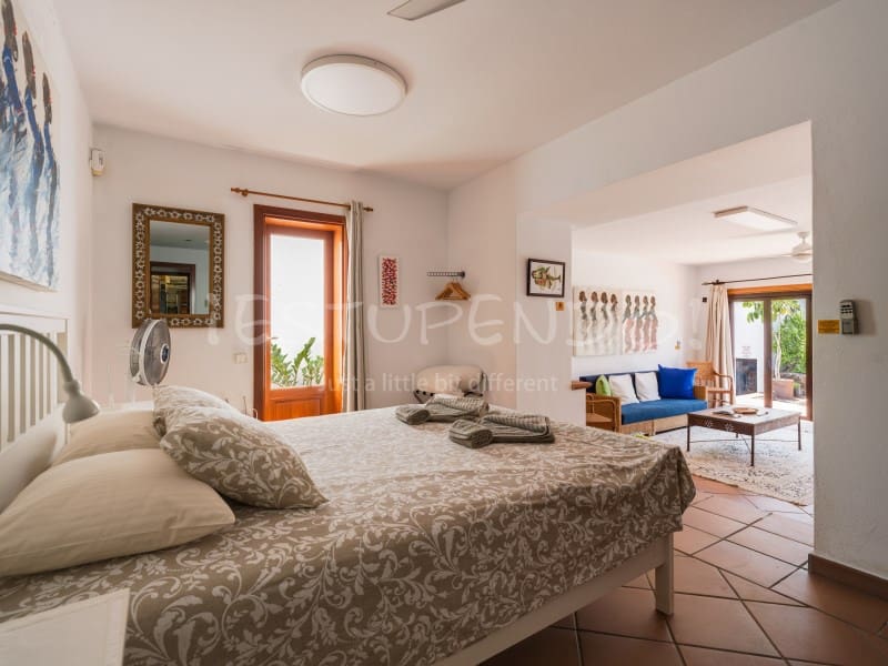 5 bedroom Villa for sale in Arrecife with garage - € 1,045,000 (Ref: 9888735)
