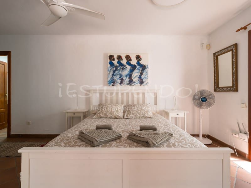 5 bedroom Villa for sale in Arrecife with garage - € 1,045,000 (Ref: 9888735)