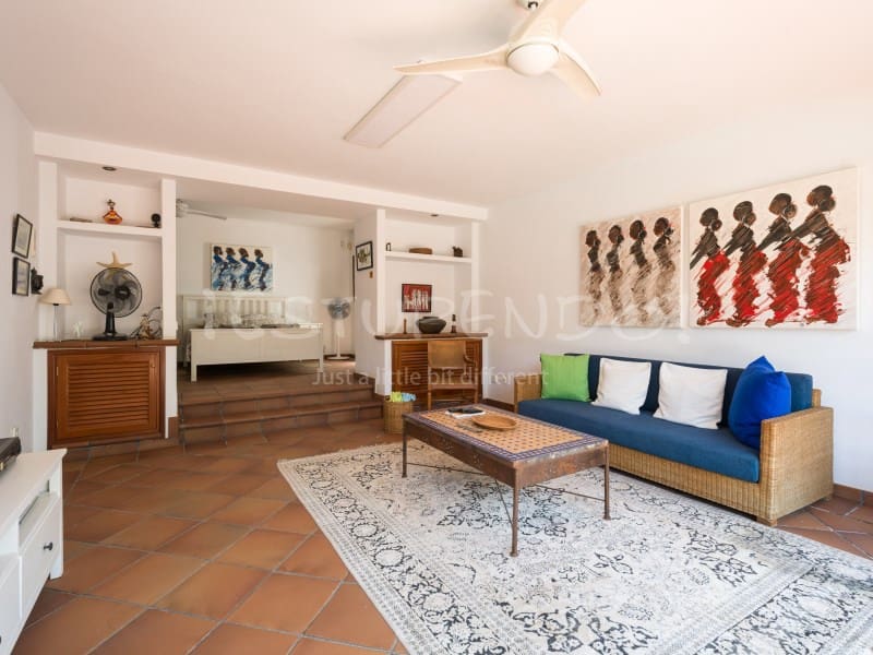 5 bedroom Villa for sale in Arrecife with garage - € 1,045,000 (Ref: 9888735)