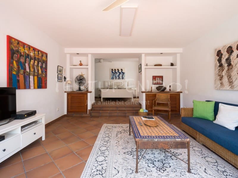 5 bedroom Villa for sale in Arrecife with garage - € 1,045,000 (Ref: 9888735)