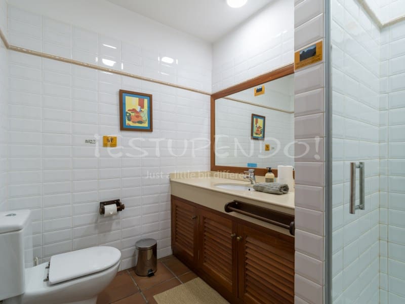 5 bedroom Villa for sale in Arrecife with garage - € 1,045,000 (Ref: 9888735)