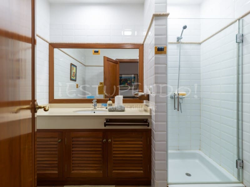 5 bedroom Villa for sale in Arrecife with garage - € 1,045,000 (Ref: 9888735)