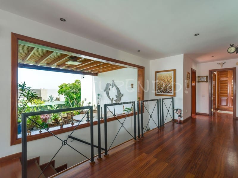 5 bedroom Villa for sale in Arrecife with garage - € 1,045,000 (Ref: 9888735)
