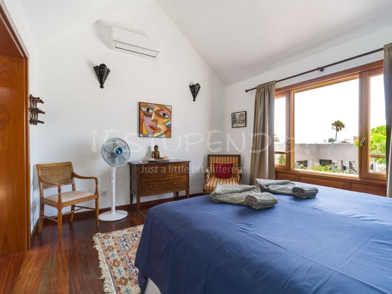 5 bedroom Villa for sale in Arrecife with garage - € 1,045,000 (Ref: 9888735)
