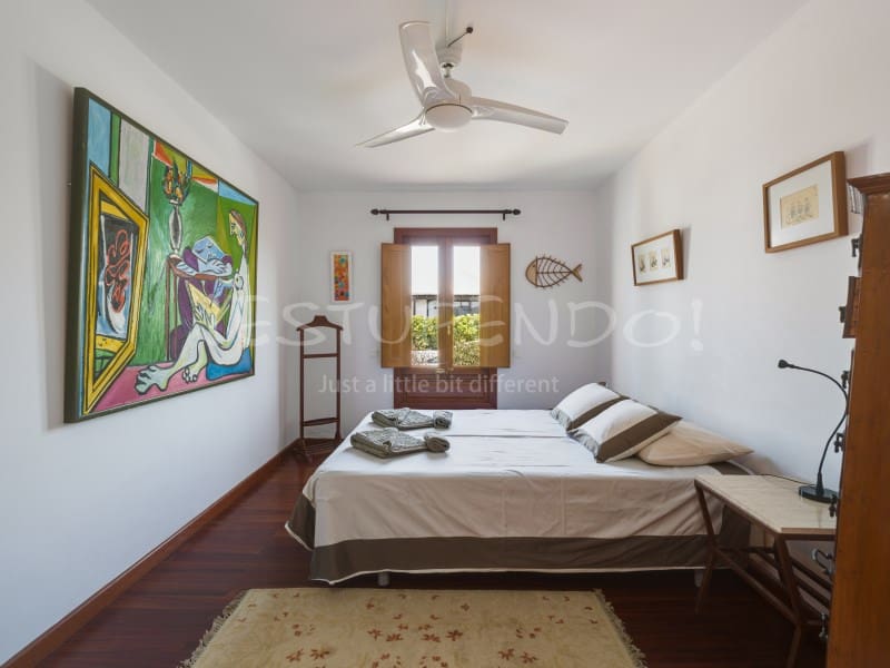 5 bedroom Villa for sale in Arrecife with garage - € 1,045,000 (Ref: 9888735)