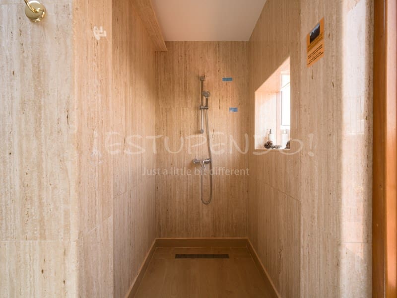 5 bedroom Villa for sale in Arrecife with garage - € 1,045,000 (Ref: 9888735)