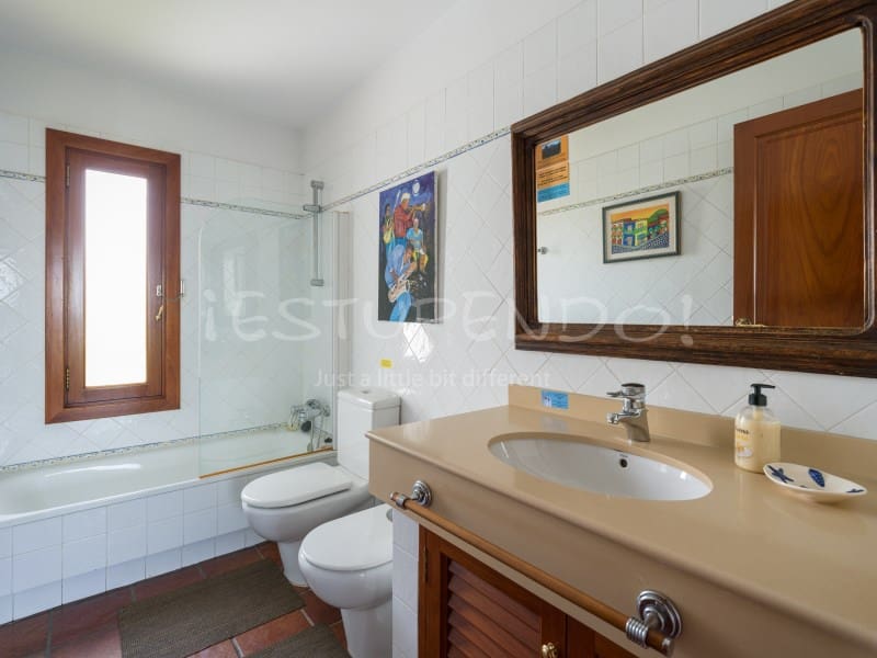 5 bedroom Villa for sale in Arrecife with garage - € 1,045,000 (Ref: 9888735)