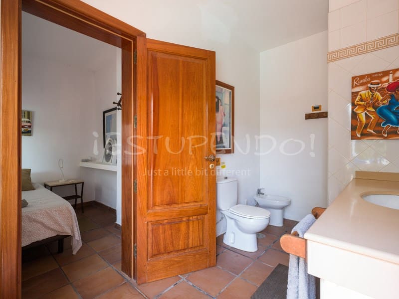 5 bedroom Villa for sale in Arrecife with garage - € 1,045,000 (Ref: 9888735)