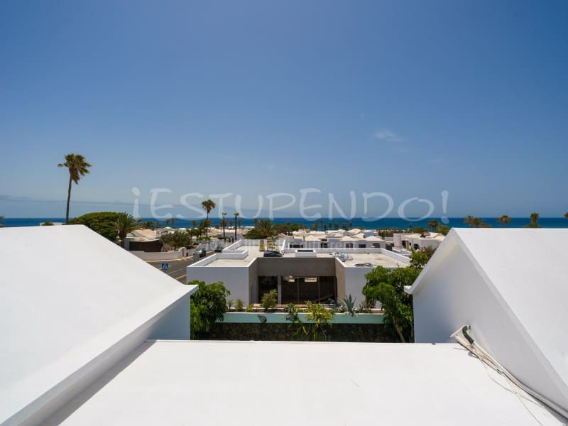 5 bedroom Villa for sale in Arrecife with garage - € 1,045,000 (Ref: 9888735)
