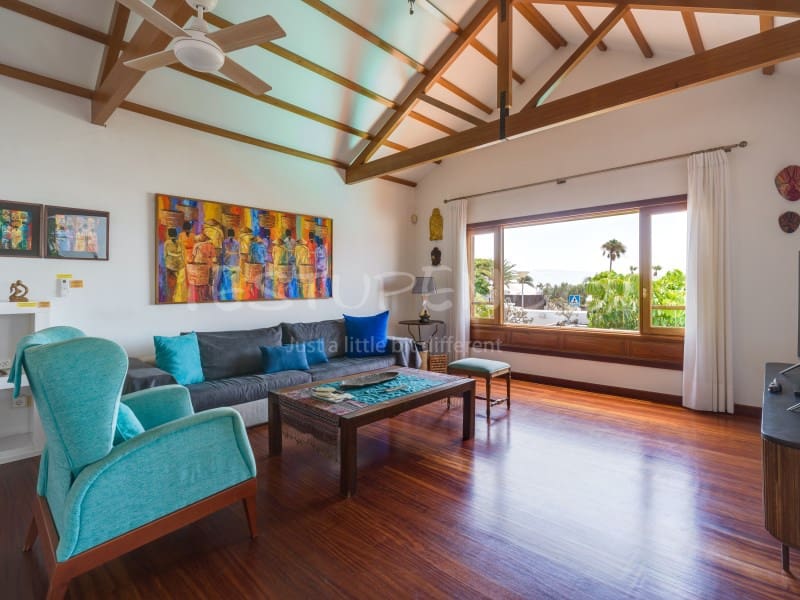 5 bedroom Villa for sale in Arrecife with garage - € 1,045,000 (Ref: 9888735)