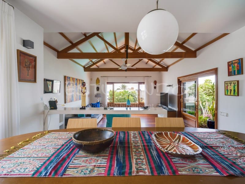 5 bedroom Villa for sale in Arrecife with garage - € 1,045,000 (Ref: 9888735)