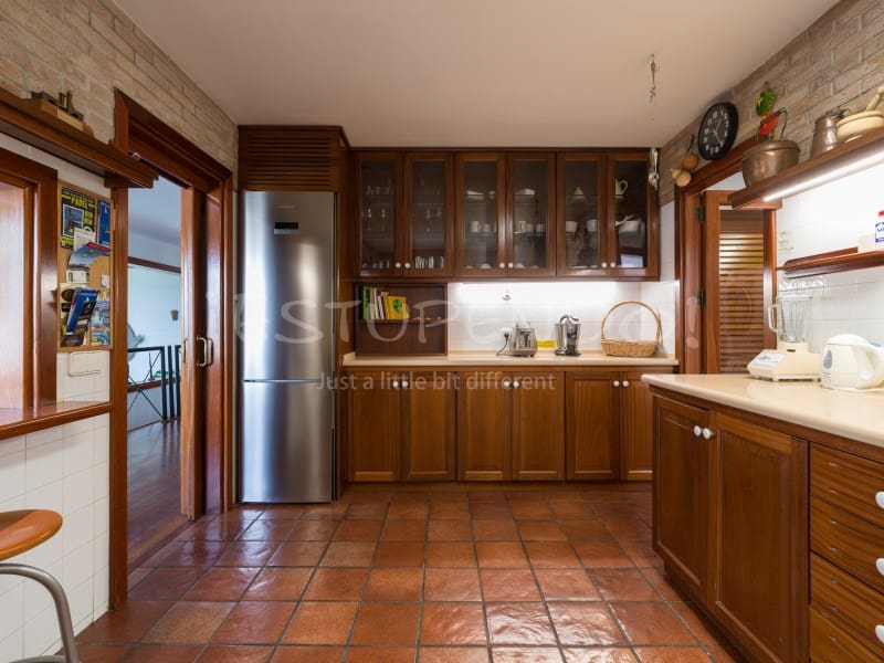 5 bedroom Villa for sale in Arrecife with garage - € 1,045,000 (Ref: 9888735)