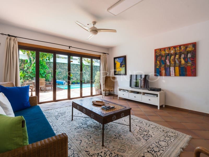 5 bedroom Villa for sale in Arrecife with garage - € 1,045,000 (Ref: 9888735)