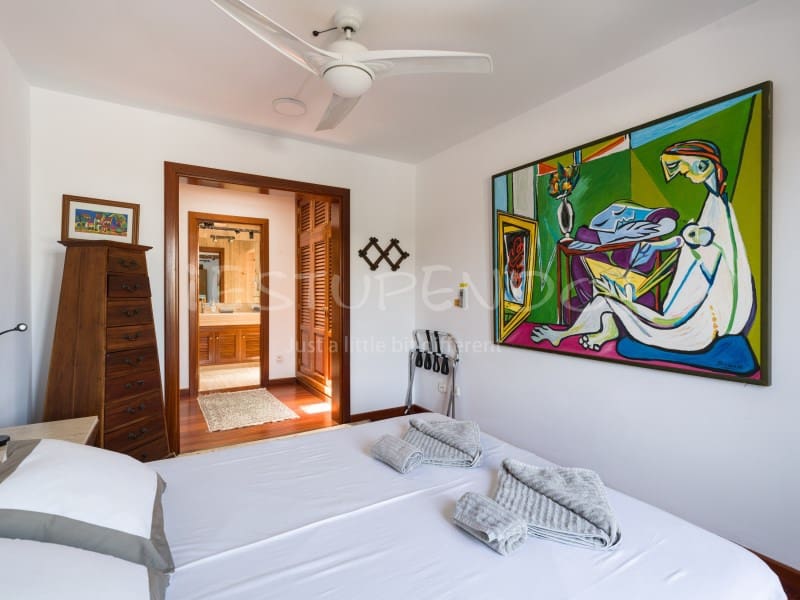 5 bedroom Villa for sale in Arrecife with garage - € 1,045,000 (Ref: 9888735)