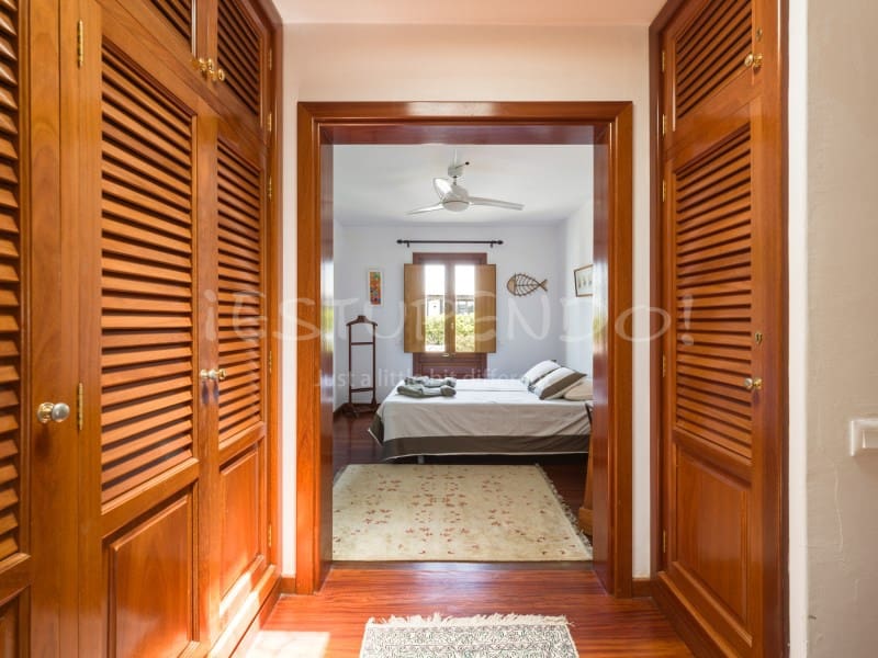 5 bedroom Villa for sale in Arrecife with garage - € 1,045,000 (Ref: 9888735)